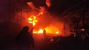 Bomberos combatieron incendio en empresa de productos químicos en Guacara (VIDEO)
