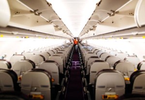 Por qué es crucial enderezar el asiento del avión durante el despegue y el aterrizaje