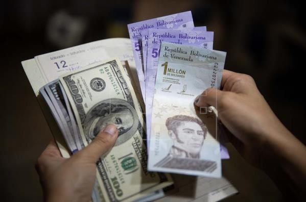 Los tres aspectos que reflejan “el avance profundo de la dolarización” en Venezuela, según expertos