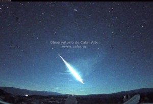 A mitad de la noche se hizo de día: Una gran bola de fuego cruzó el cielo de España (VIDEO)