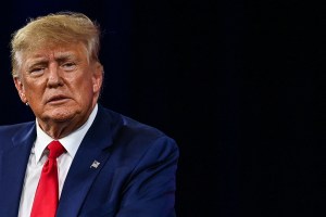 Tormenta política en EEUU tras allanamiento de la mansión de Trump