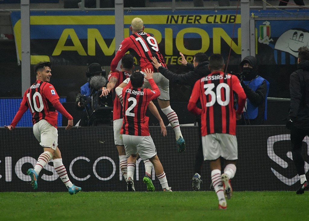 AC Milan aplastó a la Lazio y disputará semifinales de Copa contra Inter