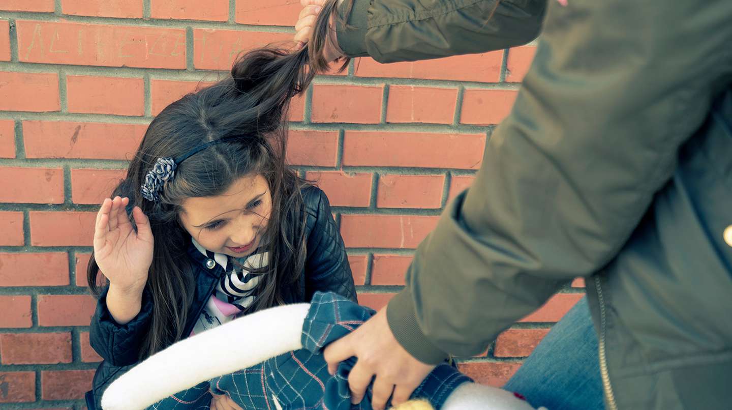 “Le dijeron tonta”: Adolescente fue golpeada por sus compañeras y terminó en un hospital de Argentina