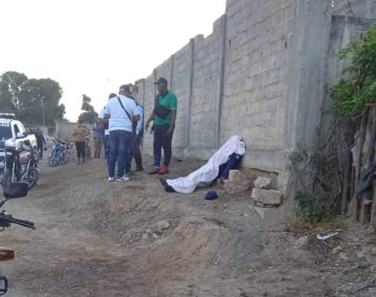Hallaron el cadáver de un policía estadal en plena vía pública en Cumaná (FOTO)