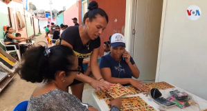 Jugar “lotería” en Los Roques, el paraíso turquesa de Venezuela (Video)