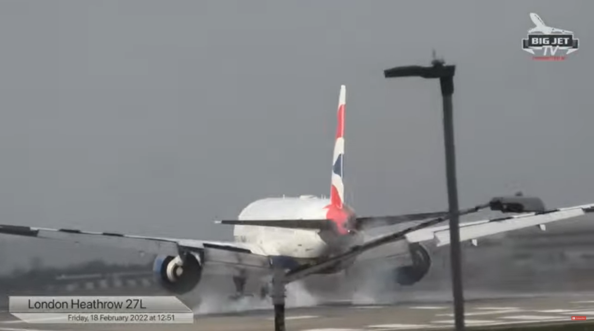 Angustia en el aire: así aterrizaron los aviones en medio de los vientos huracanados en Londres (VIDEO)