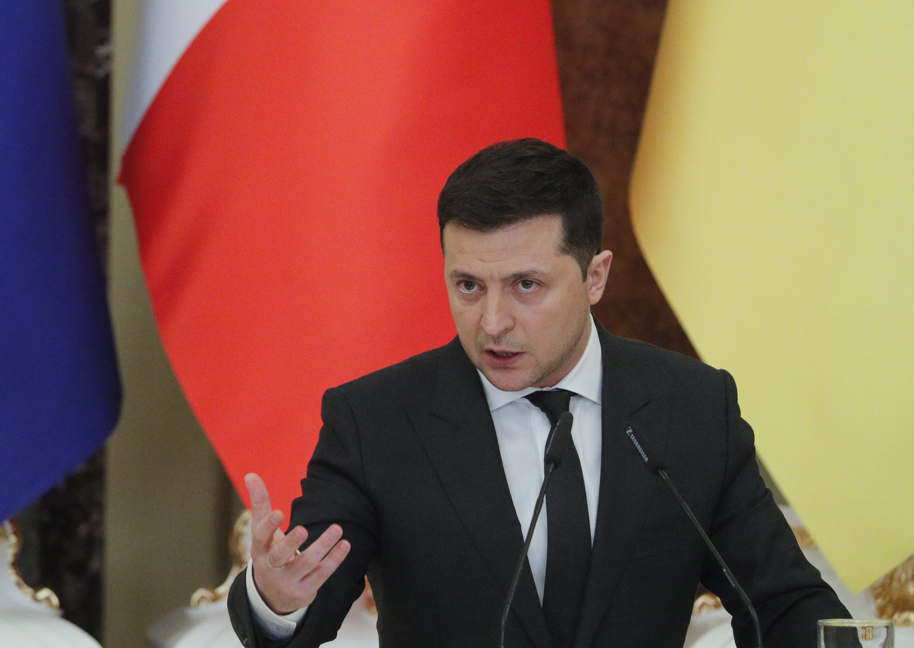 Parlamento de Ucrania aprobó el estado de emergencia nacional