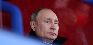 LA FOTO: Putin fue visto con un maletín nuclear secreto… una señal escalofriante de lo que puede venir