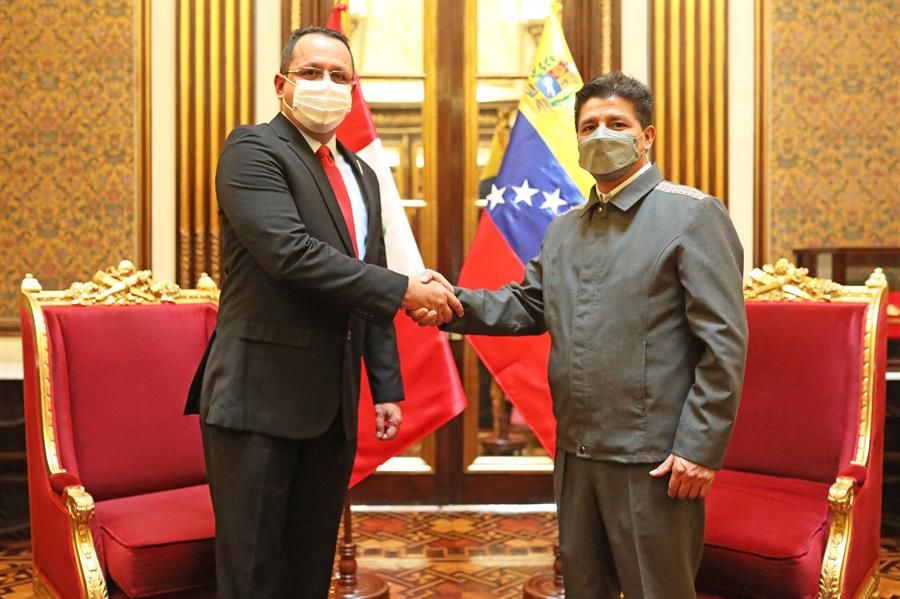 Diplomático del chavismo en Perú entregó cartas credenciales a Pedro Castillo