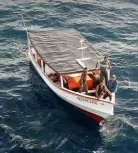 Fue localizada a la deriva la embarcación “Mi Liz” con sus pesqueros a bordo en aguas de Puerto Cabello