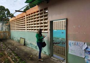 Escuela en Bolívar está repleta de excremento de palomas y los maestros claman ser escuchados