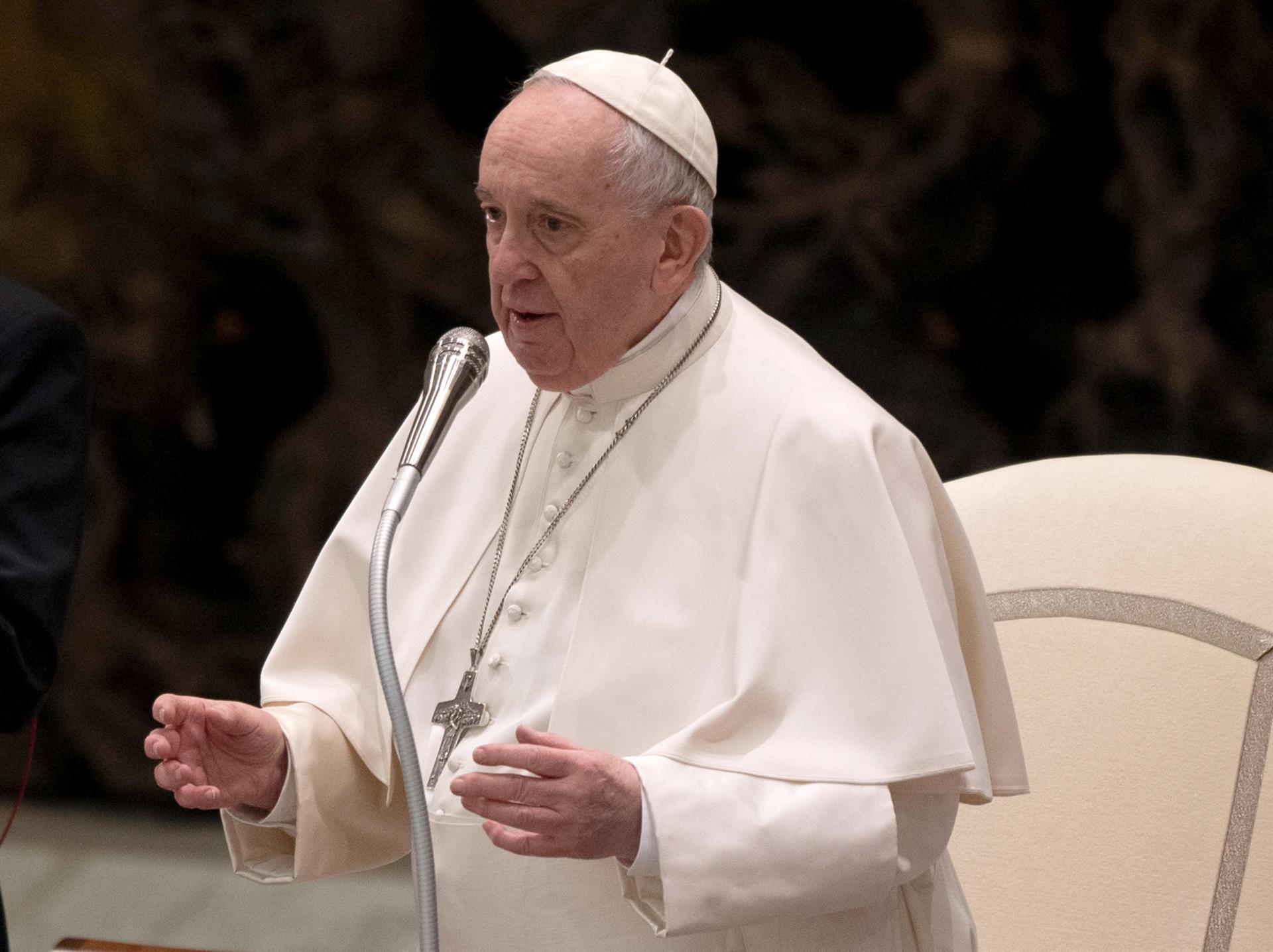 El papa Francisco vuelve a suspender su agenda por el dolor en la rodilla