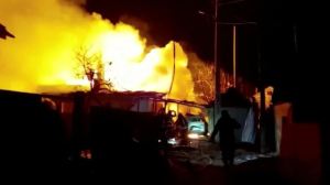 Al menos dos muertos tras bombardeo a edificio y hospital de Zhytomyr, Ucrania (Video)