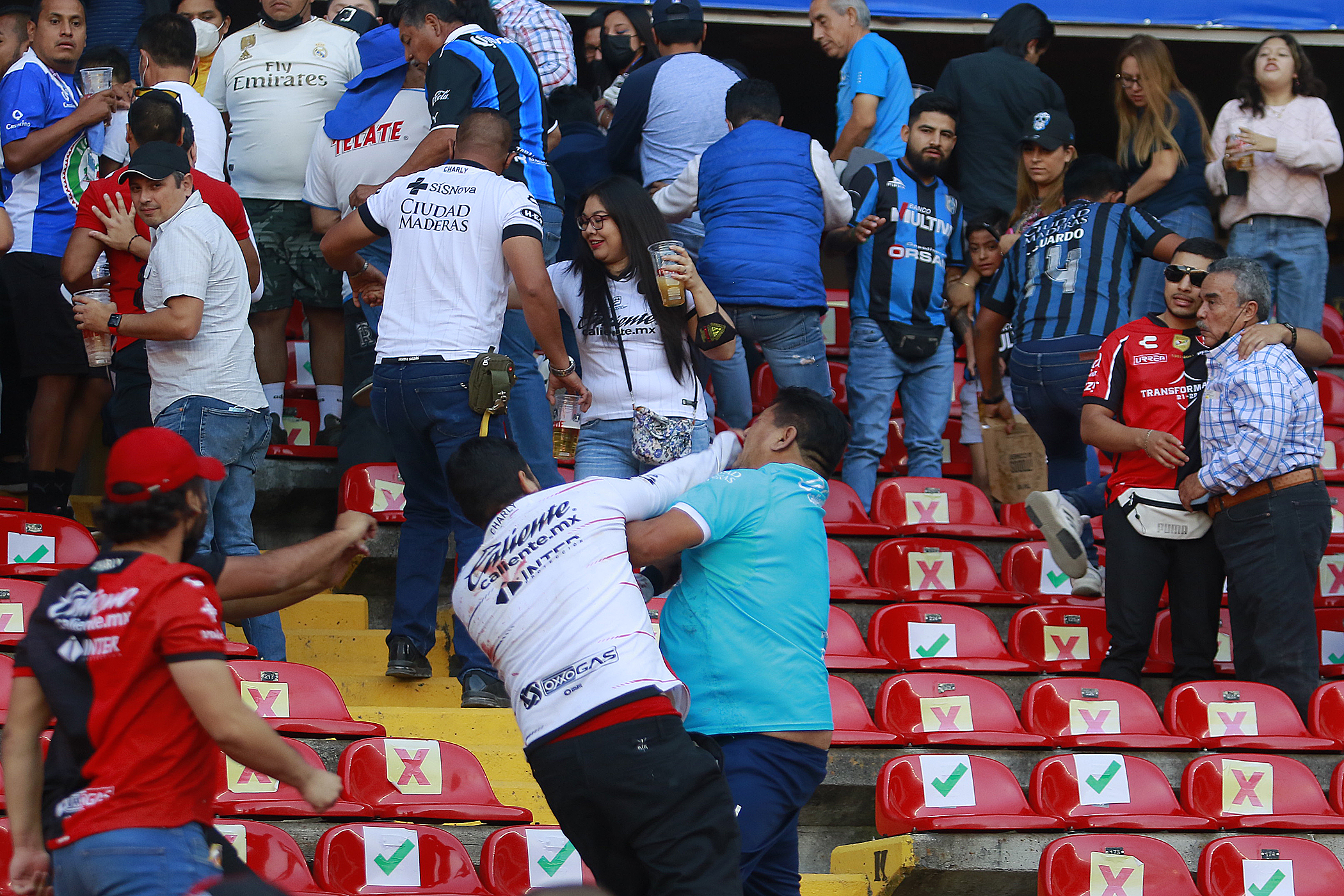 La violencia golea al fútbol de Latinoamérica