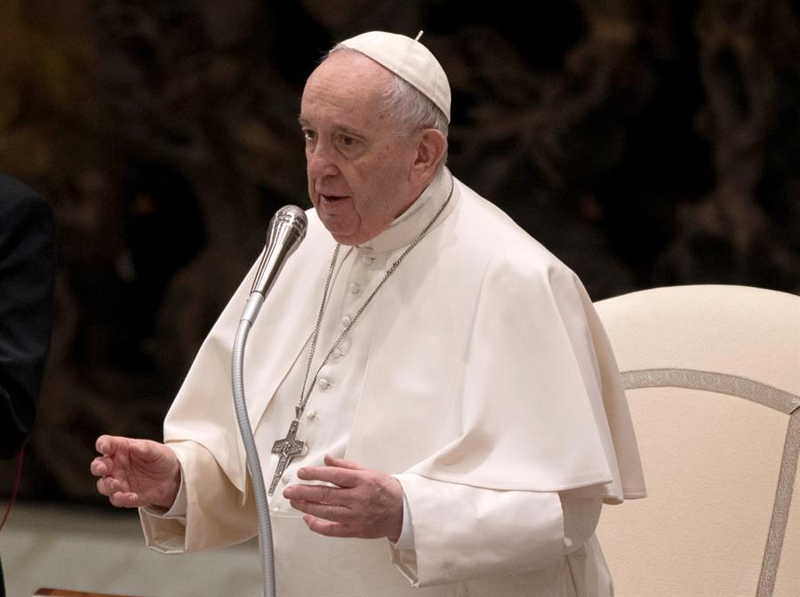 El papa Francisco promulga la nueva Constitución que reforma el Gobierno de la Iglesia