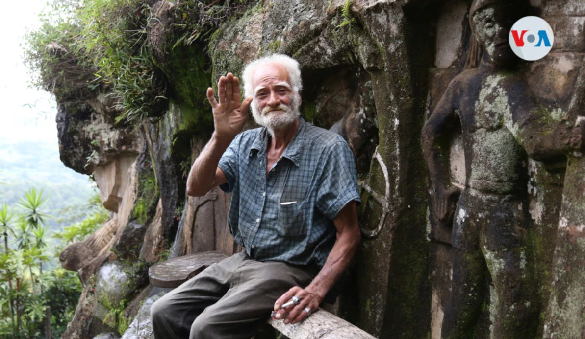 Ermitaño esculpe hermosas figuras en piedras de las montañas de Nicaragua