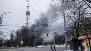 Bombardeo ruso en Kiev cayó cerca del simbólico sitio de una matanza nazi