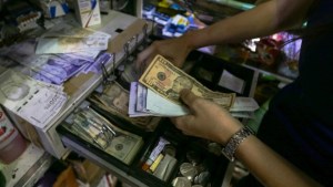 Venezuela’s risky currency stabilization to tackle inflation