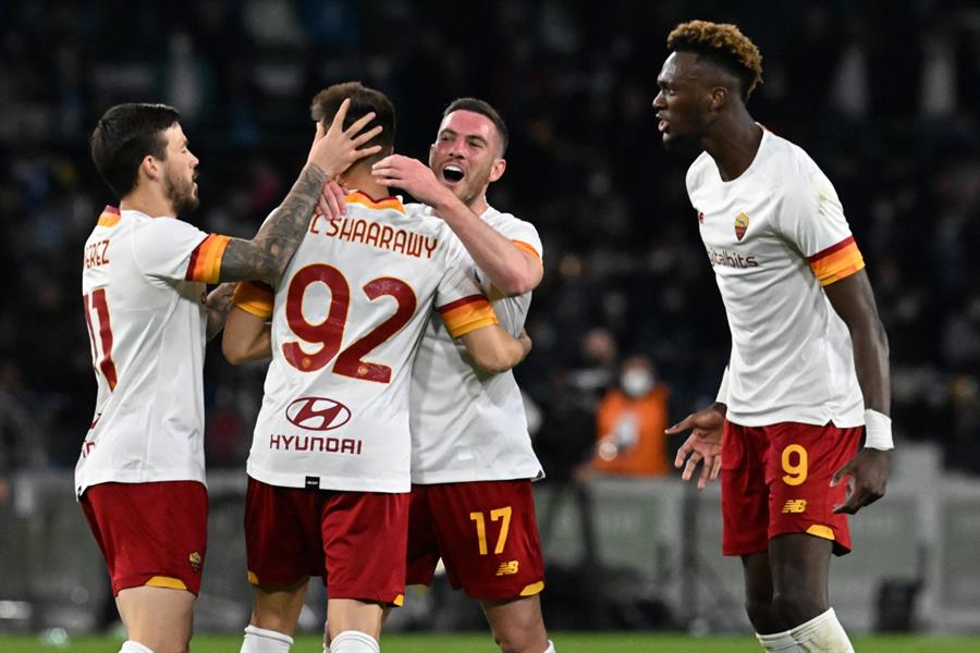 Napoli sufrió con Roma y dejó el “Scudetto” para Milan e Inter