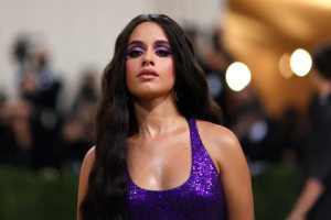 “No respiraba y apenas sonreía”: la cruda confesión de Camila Cabello y su critica a los paparazzi por sus fotos en bikini