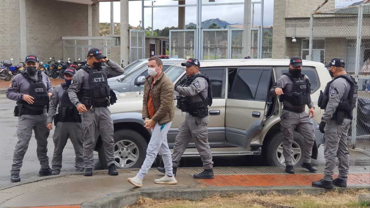 Semana: Las primeras imágenes del traslado de Jhonier Leal a La Picota