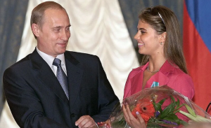 La supuesta amante de Putin reapareció durante un evento público en Moscú