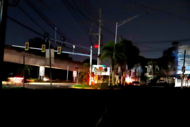 Puerto Rico sufrió un apagón masivo por un incendio en una central eléctrica