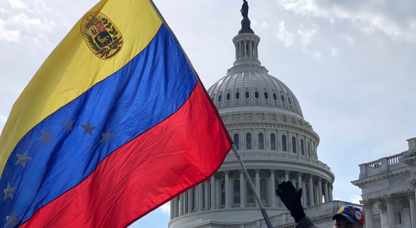 La protección que llega tarde: venezolanos en EEUU esperan un año por el TPS