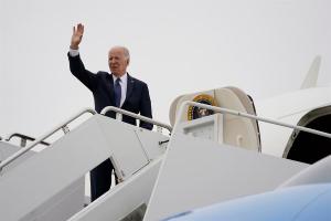 Joe Biden expresa su alivio por la reelección de Macron