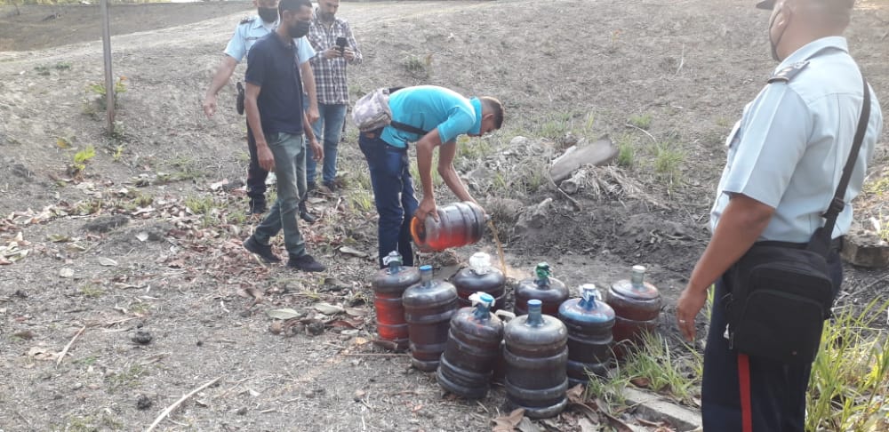 Peligroso aguardiente tóxico fue decomisado a un productor artesanal en Apure