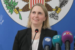 Bridget Brink podría ser nombrada como la próximo embajadora de EEUU en Ucrania