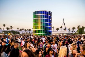 Festival de Coachella innundado de gente en su vuelta tras pausa de tres años (Imágenes)