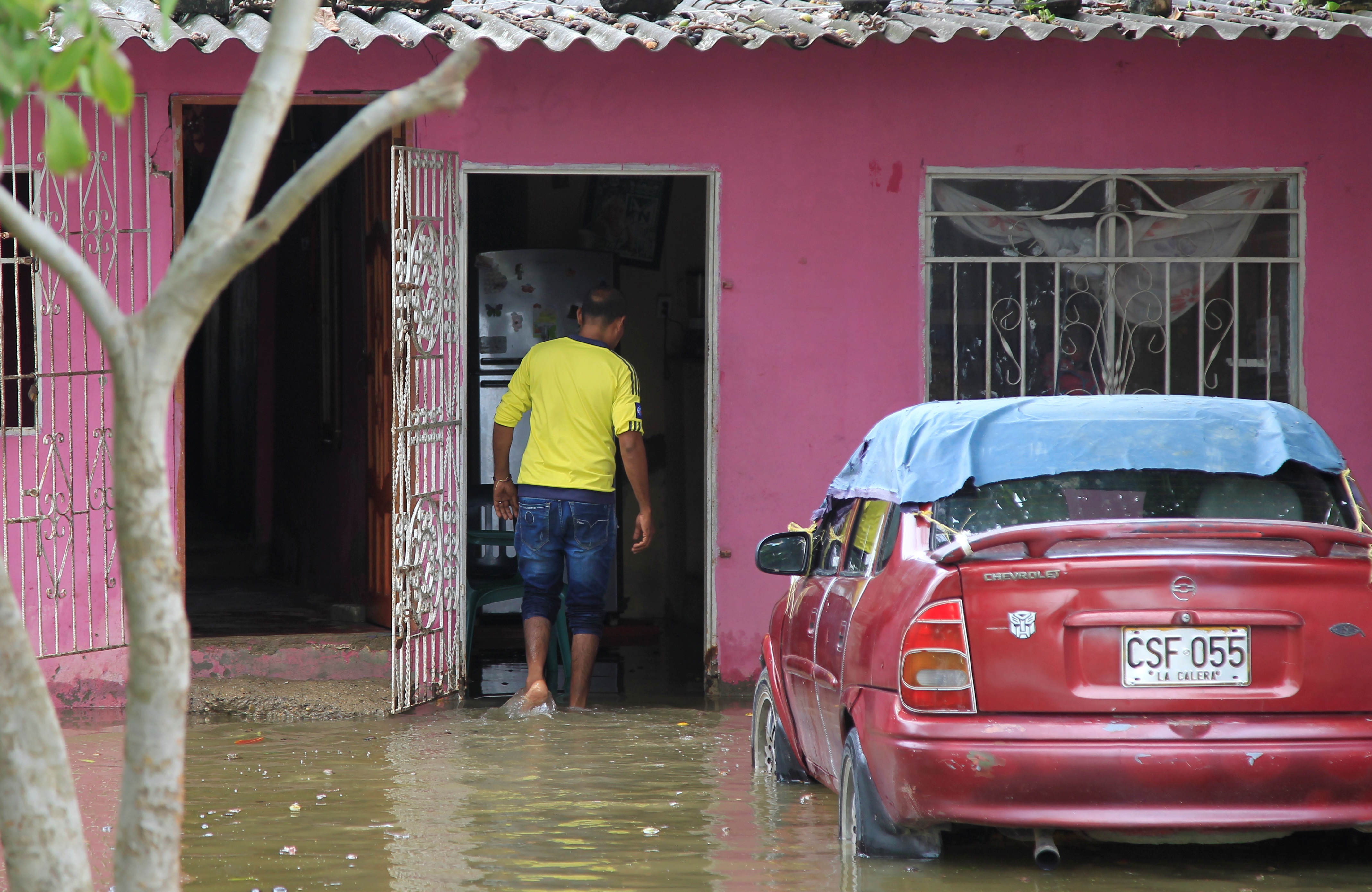 Lluvias dejan 10 muertos y más de 5 mil damnificados en Colombia