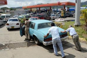Fallas de suministro de combustible amenazan con parar el comercio en Ciudad Guayana