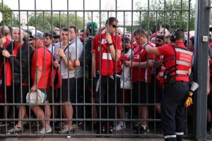 Uefa abrió investigación independiente por incidentes en la final de Champions