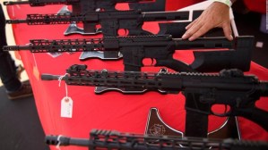 La Corte Suprema de EEUU podría flexibilizar las leyes de armas mientras el país se tambalea por las masacres