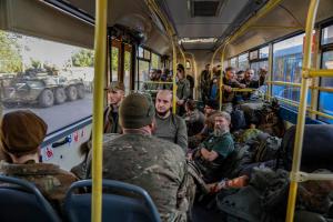 Rusia dice que otros 694 militares ucranianos “se rindieron” en Azovstal