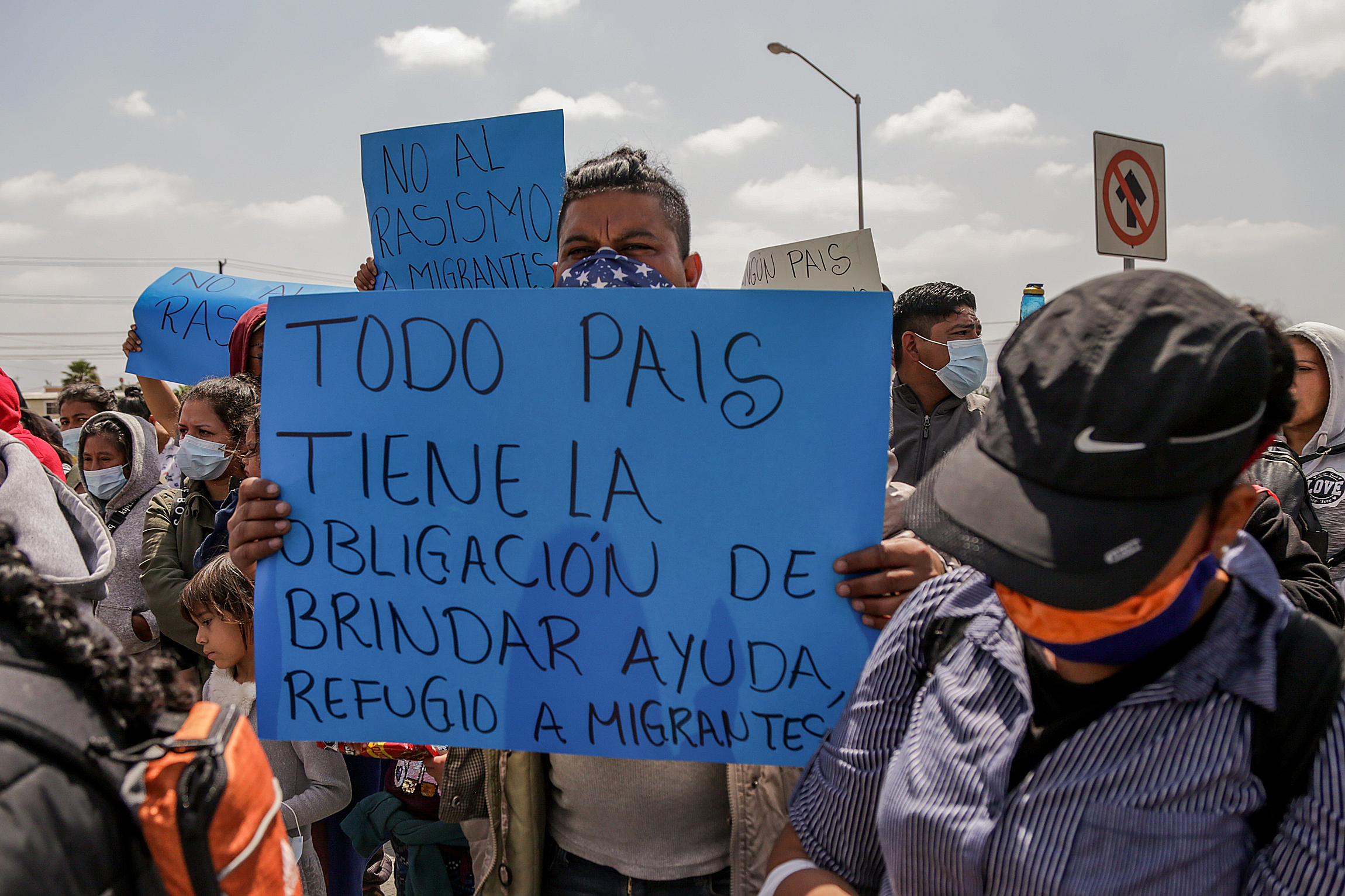 Mexicanos desplazados por la violencia llegan a frontera con EEUU a pedir asilo