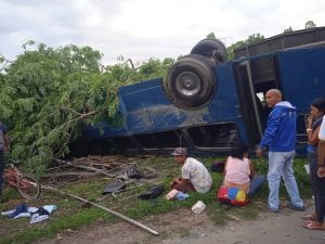 Al menos dos muertos y 17 heridos tras un aparatoso accidente de tránsito en Carabobo #16May (FOTOS)