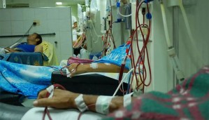 Pacientes oncológicos y renales pasan “roncha” por la escasez de gasolina en Zulia