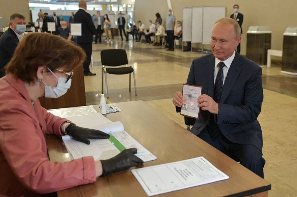 Putin encargó 174 mil pasaportes diplomáticos para que funcionarios y espías eludan sanciones