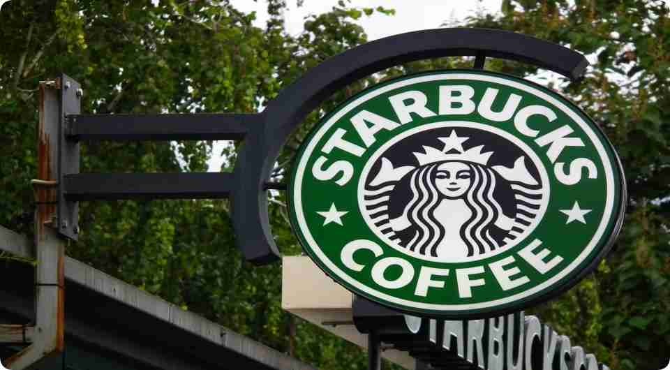 Indolencia en Nueva York: La obligaron a seguir trabajando en el Starbucks a pesar de sufrir accidente laboral