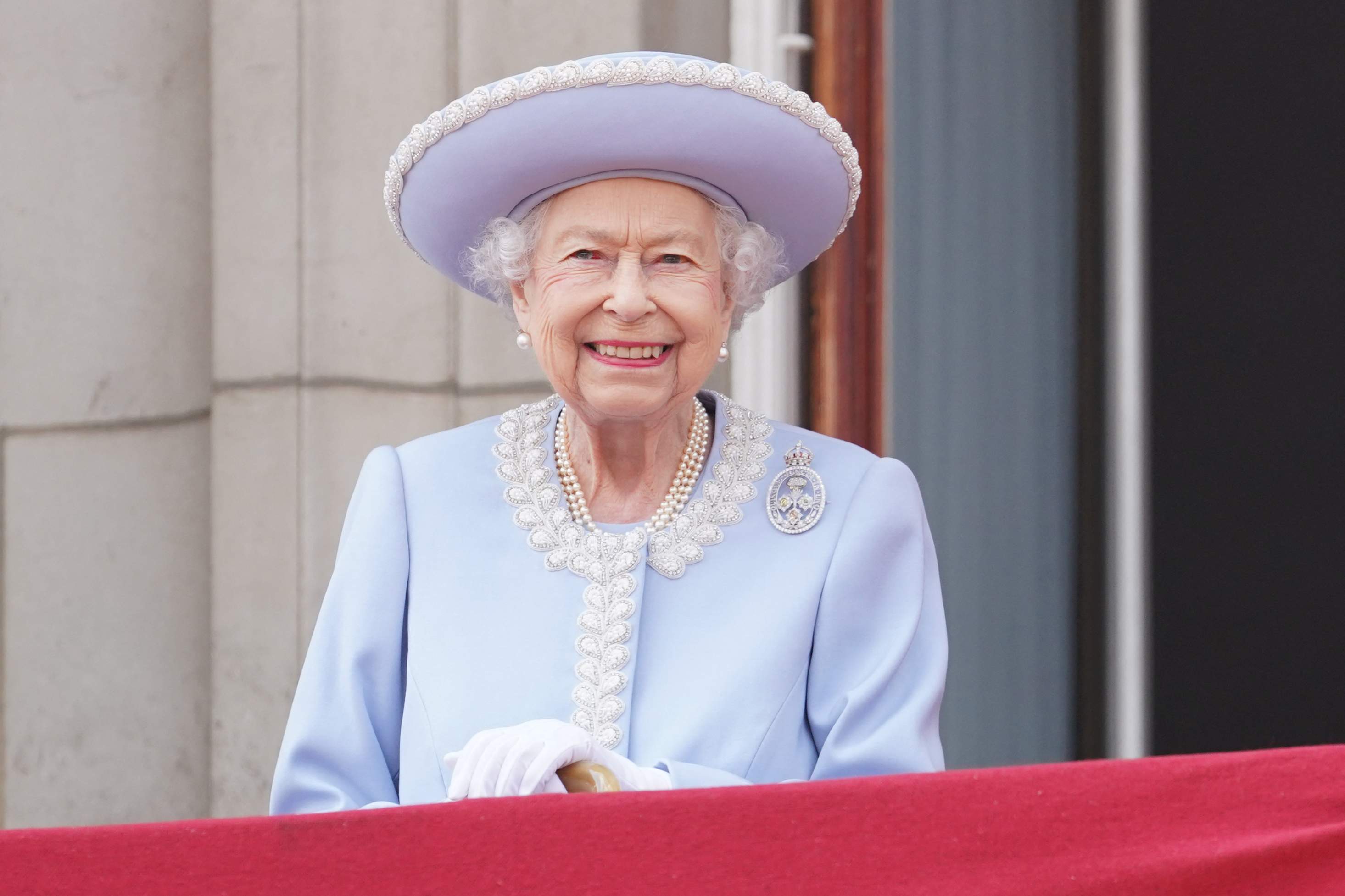 Estrellas del pop rinden homenaje a la reina Isabel II por su jubileo de platino