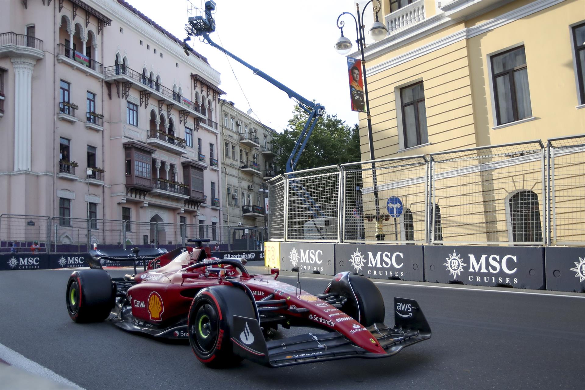 Leclerc gana la “pole” en el Gran Premio de Azerbaiyán