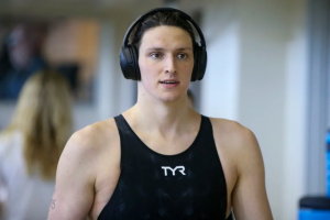 Por qué la decisión de excluir a las nadadoras trans es una mala noticia para el futuro del deporte