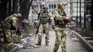 Putin envía al campo de batalla en Ucrania a soldados con entrenamiento mínimo o nulo