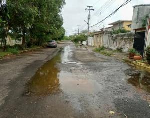 ¿Aló HidroBolívar? Litros de agua se desperdician a diario en comunidad de Puerto Ordaz (FOTOS)