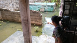 Entre la inmundicia viven vecinos de Negro Primero en Maturín debido al colapso de aguas servidas (FOTOS)