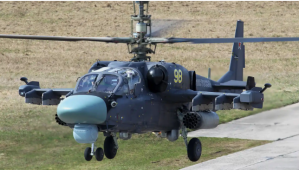 El impresionante VIDEO en el que un helicóptero ruso maniobra de forma peligrosa entre civiles
