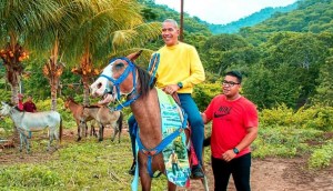 Alcalde chavista de Puerto La Cruz derrochó populismo y entregó mulas a productores de la zona rural